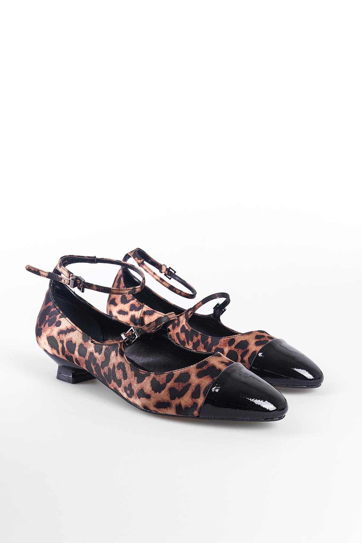 Capone Ankle-Strap Short-Heeled Women Leopard Shoes