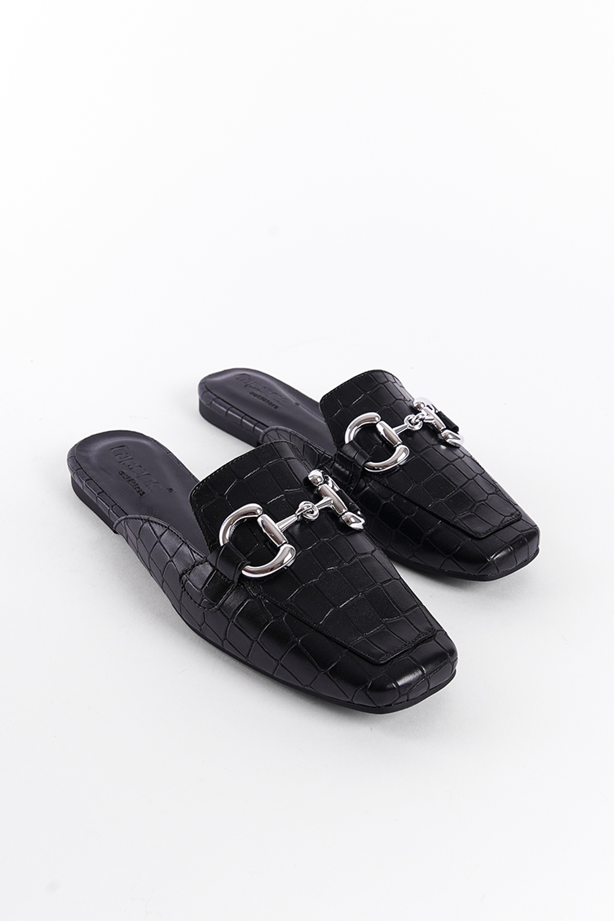 Capone Blunt Toe Metal Accessory Croco Pattern Woman Mules