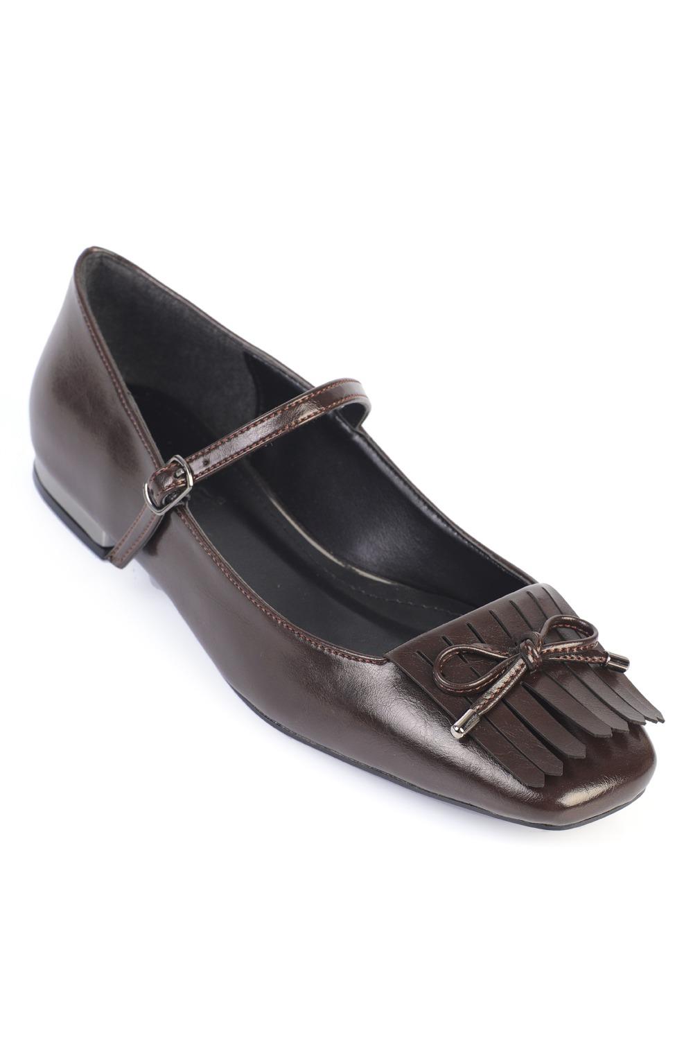 Capone Blunt Toe Tasseled Short Heeled Women Brown Ballerinas