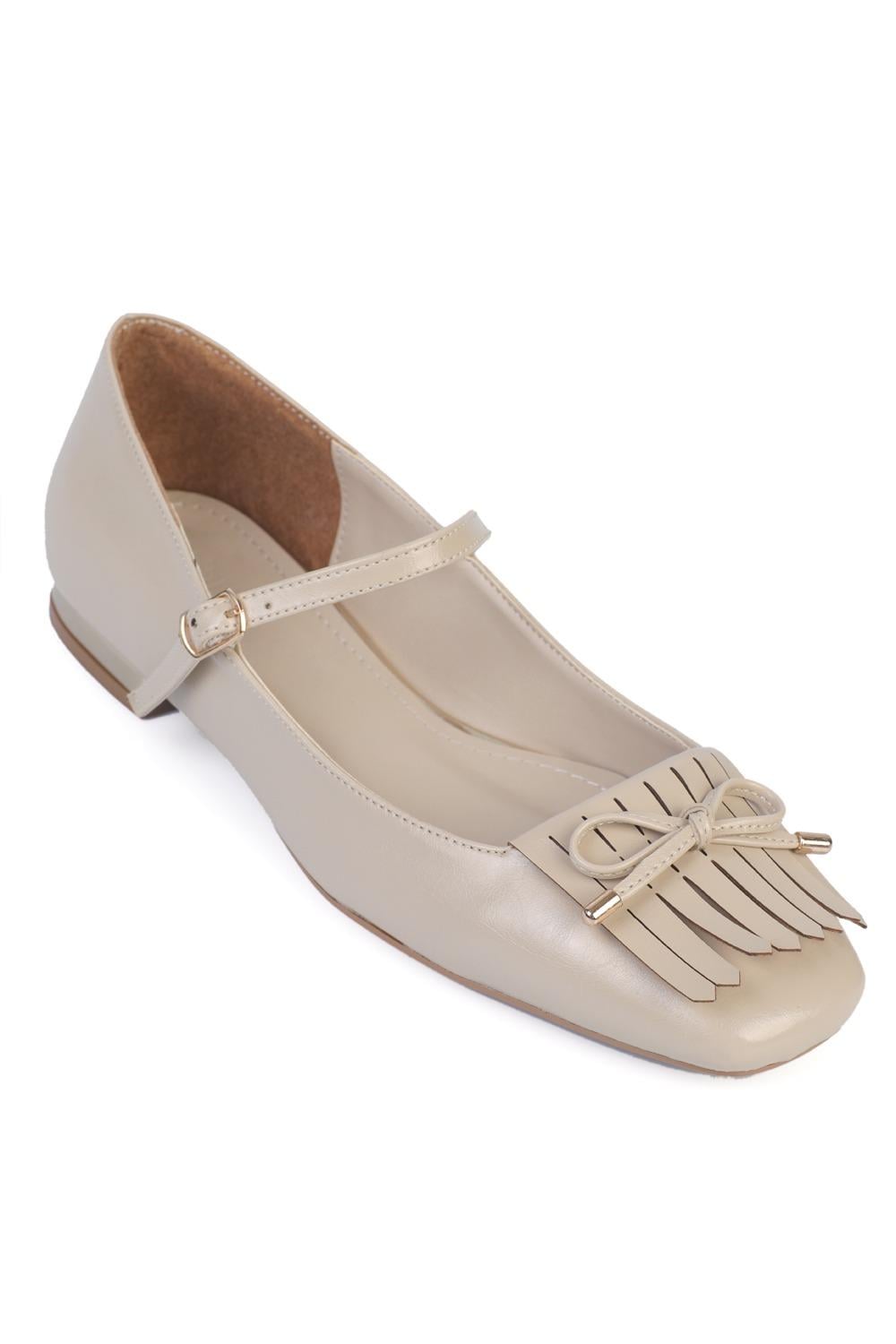 Capone Blunt Toe Tasseled Short Heeled Women Beige Ballerinas