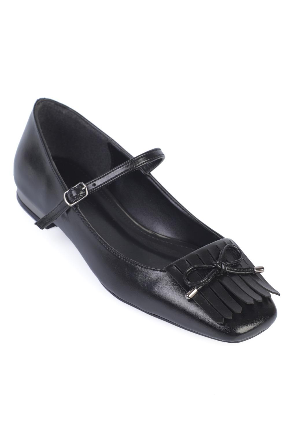 Capone Blunt Toe Tasseled Short Heeled Women Black Ballerinas