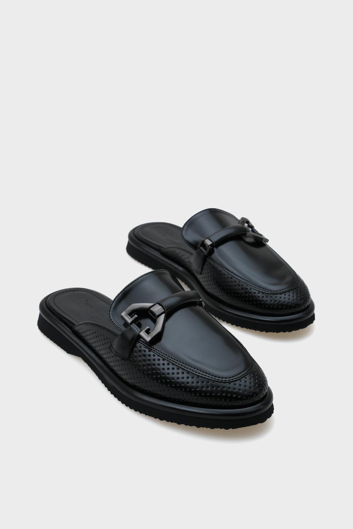 Capone Closed Toe Studded Women Black Sandals