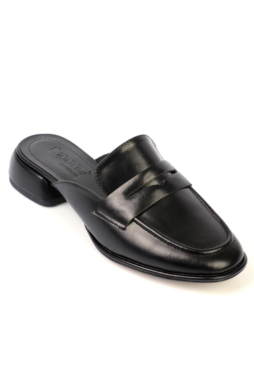 Capone Closed-Toe Women Black Sandals
