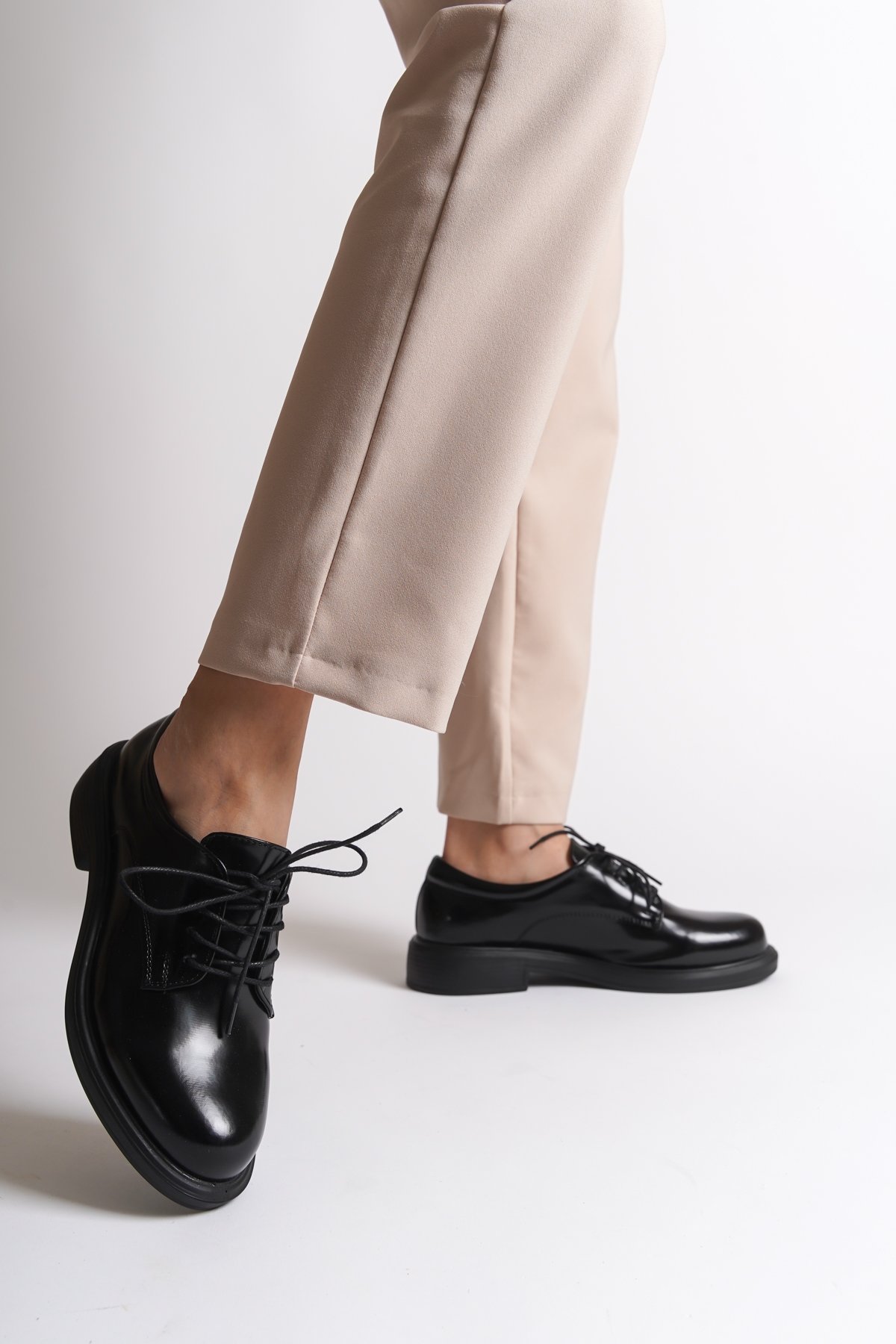 Capone Lace-Up Women Black Shoes