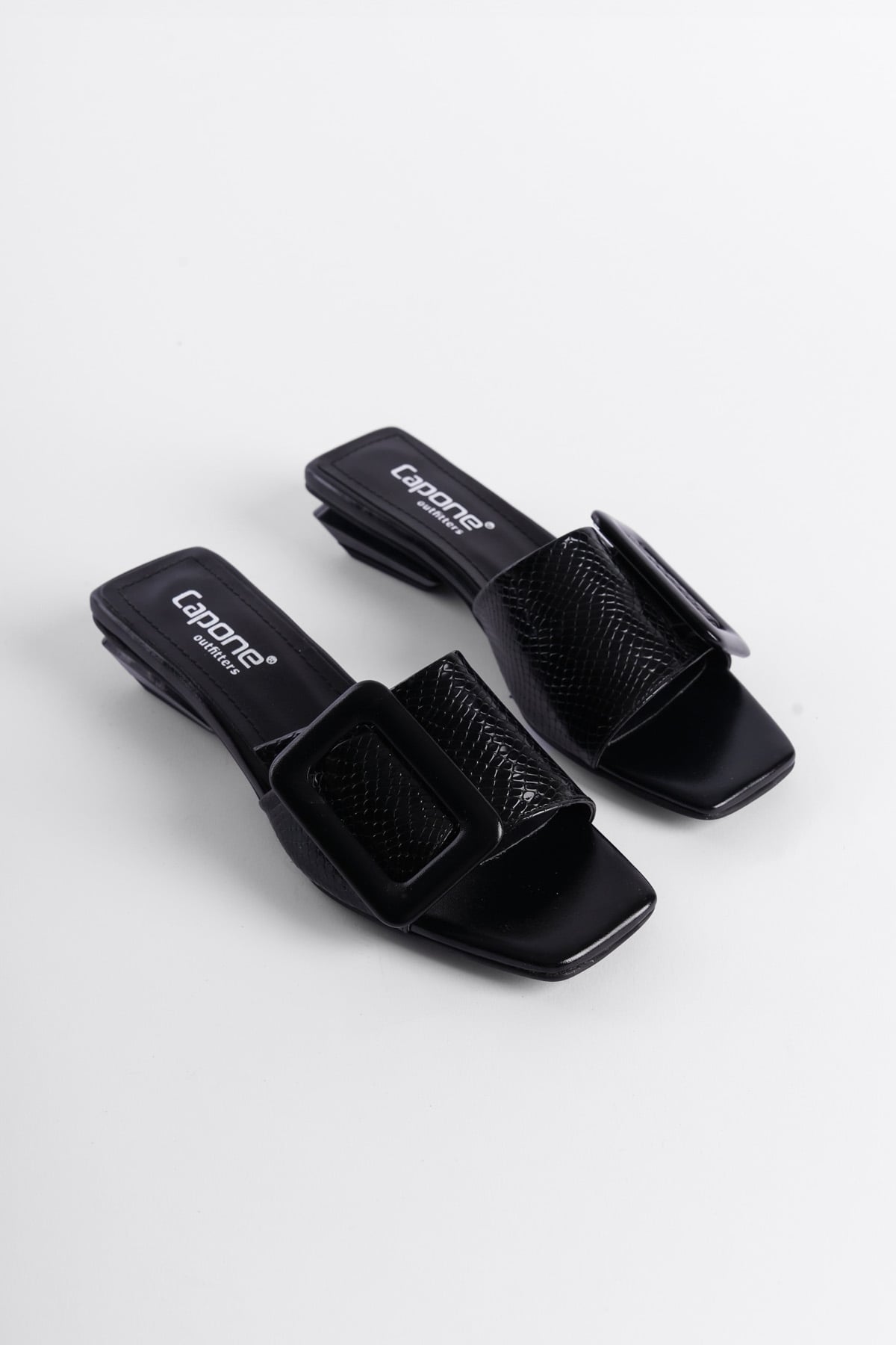 Capone Low Heel Buckle Accessory Patent Leather Croco Woman Sandals