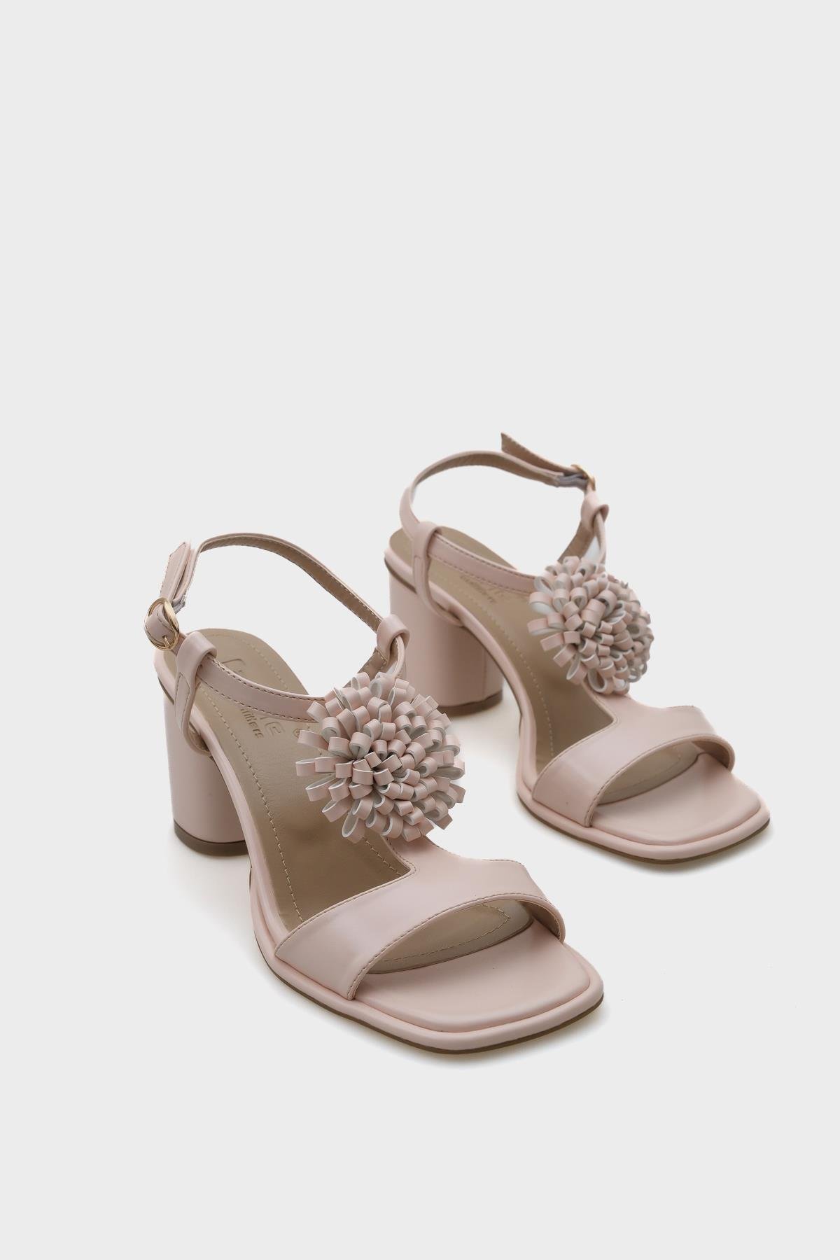 Capone Medium Heel Blunt Toe Floral Women Beige Sandal