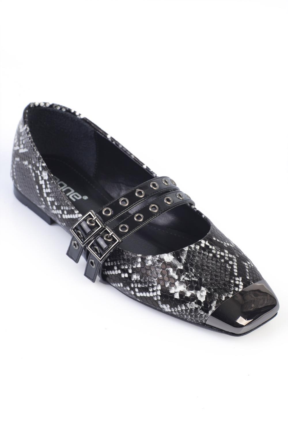 Capone Metal Flat Toe Crystal Embellished Women Black Ballerinas