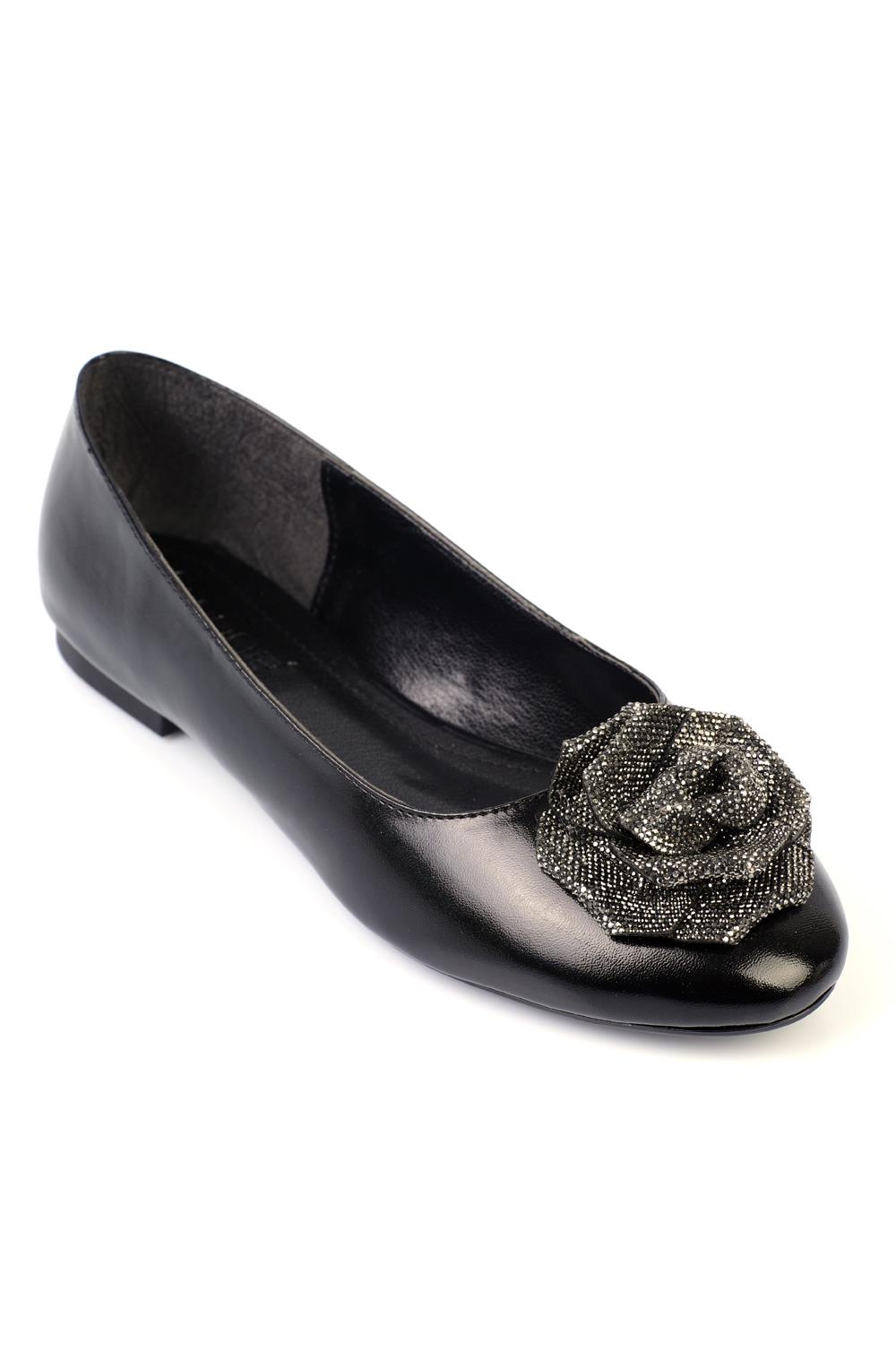 Capone Outfitters F65 Women Metallic Black Ballerina