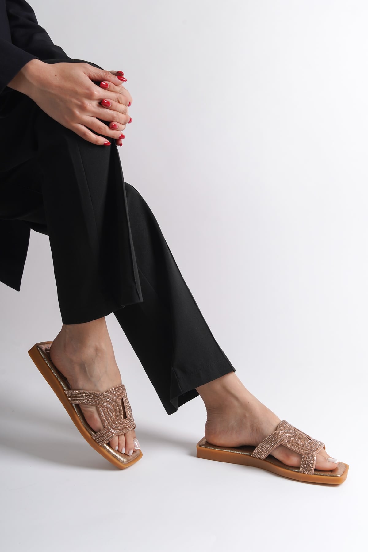 Capone Outfitters HRM09 Women Rose Sandal