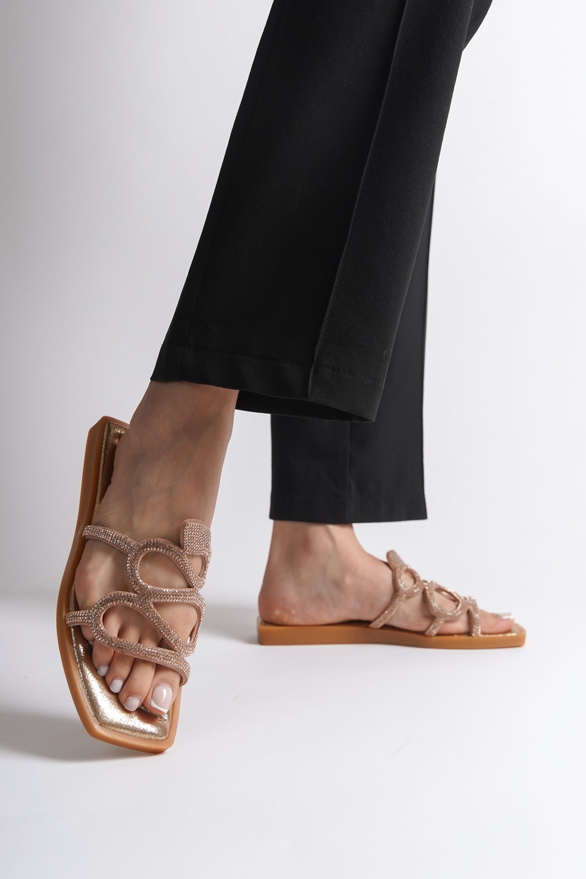 Capone Outfitters HRM10 Women Rose Sandal