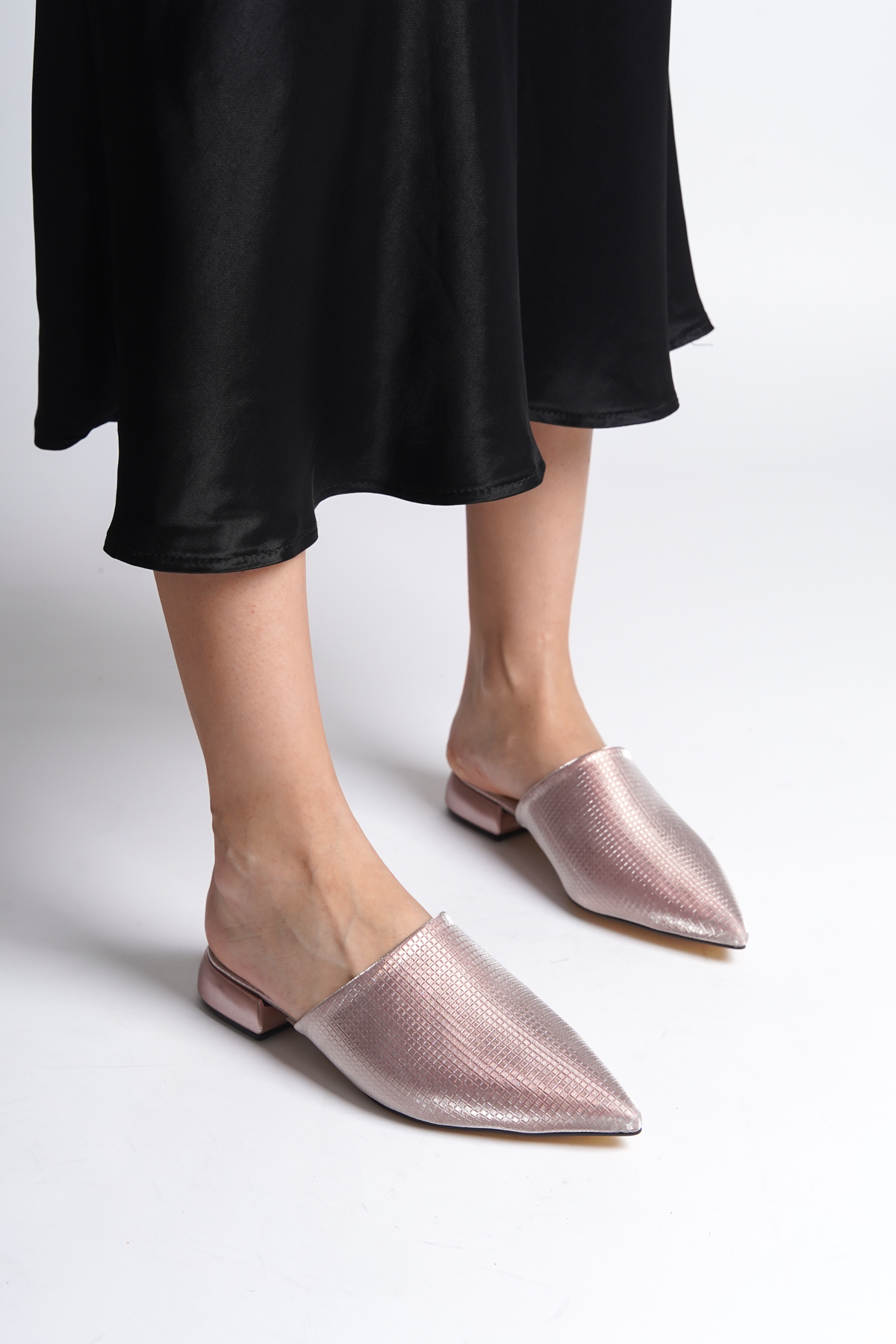 Capone Pointed Toe Short Heeled Closed Women Rose Sandals