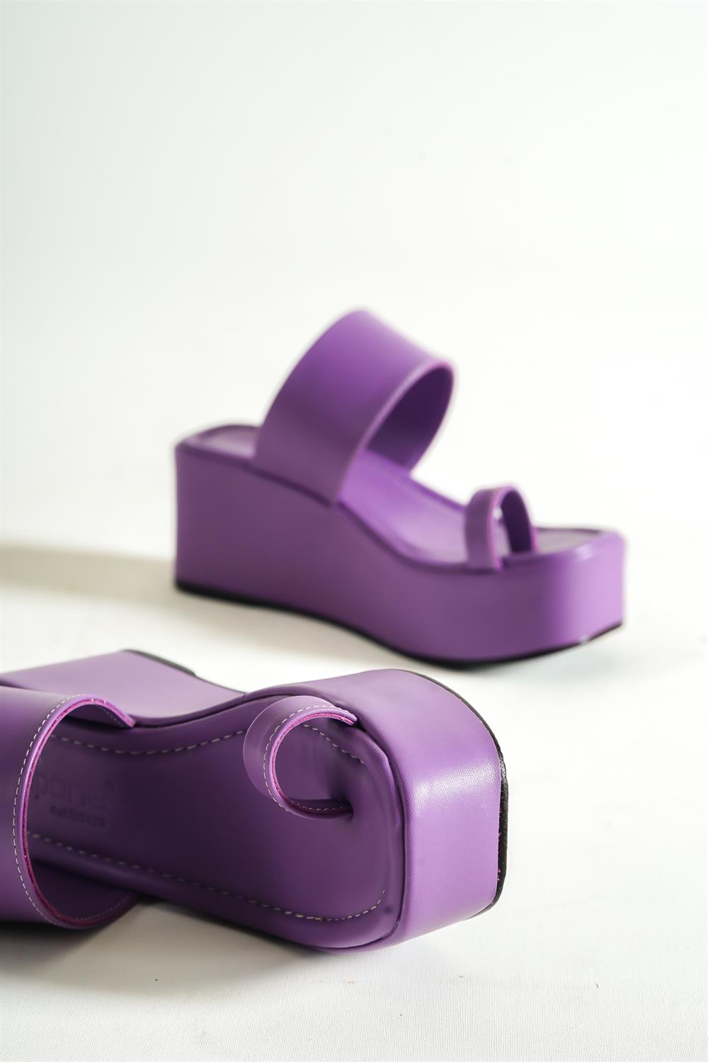 Capone Wedge Heel Thong Women Lilac Sandals