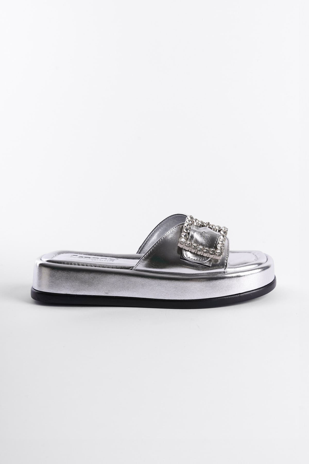 Capone Wedge Heeled Single Banded Crystal Embellished Buckle Metallic Women Metallic Silver Sandals