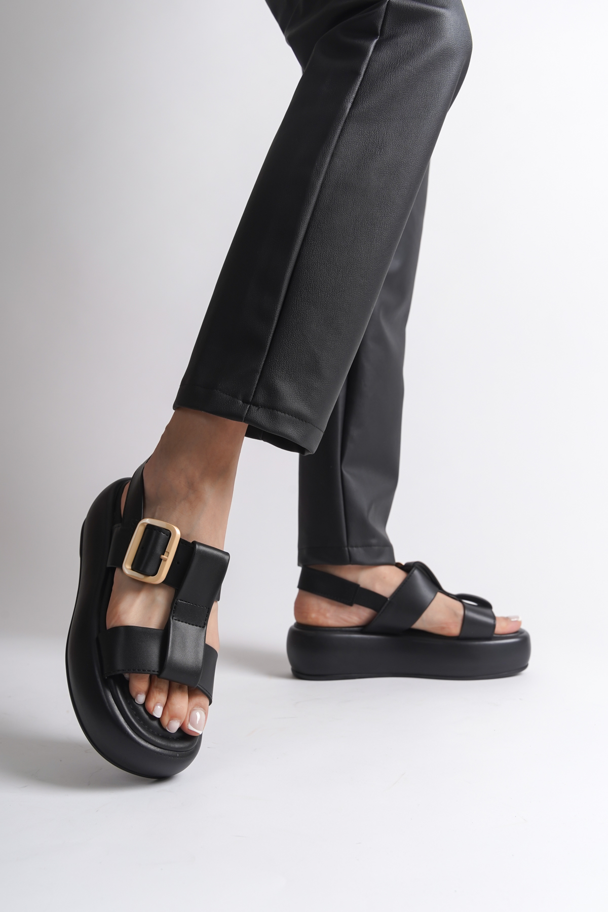 Capone Wedge Heeled Women Black Sandals