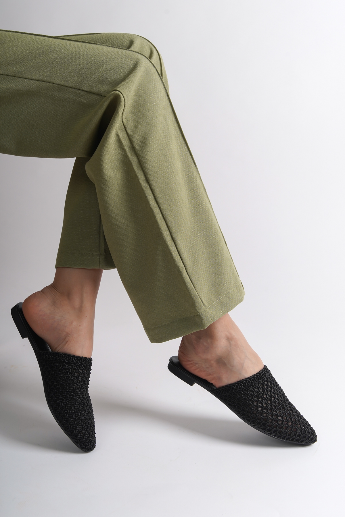 Capone Wicker Closed Pointy Toe Women Black Sandals