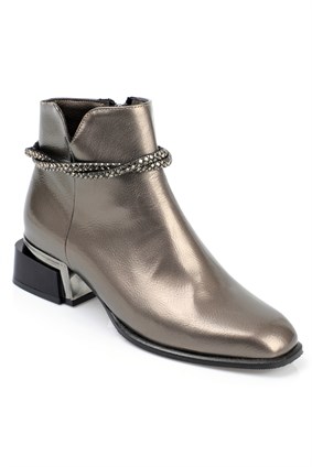 Capone Crinkly Patent Leather Blunt Toe Ankle Height Metal Braid Accessory Side Zipper Metal Detail Low Heel Woman Boots