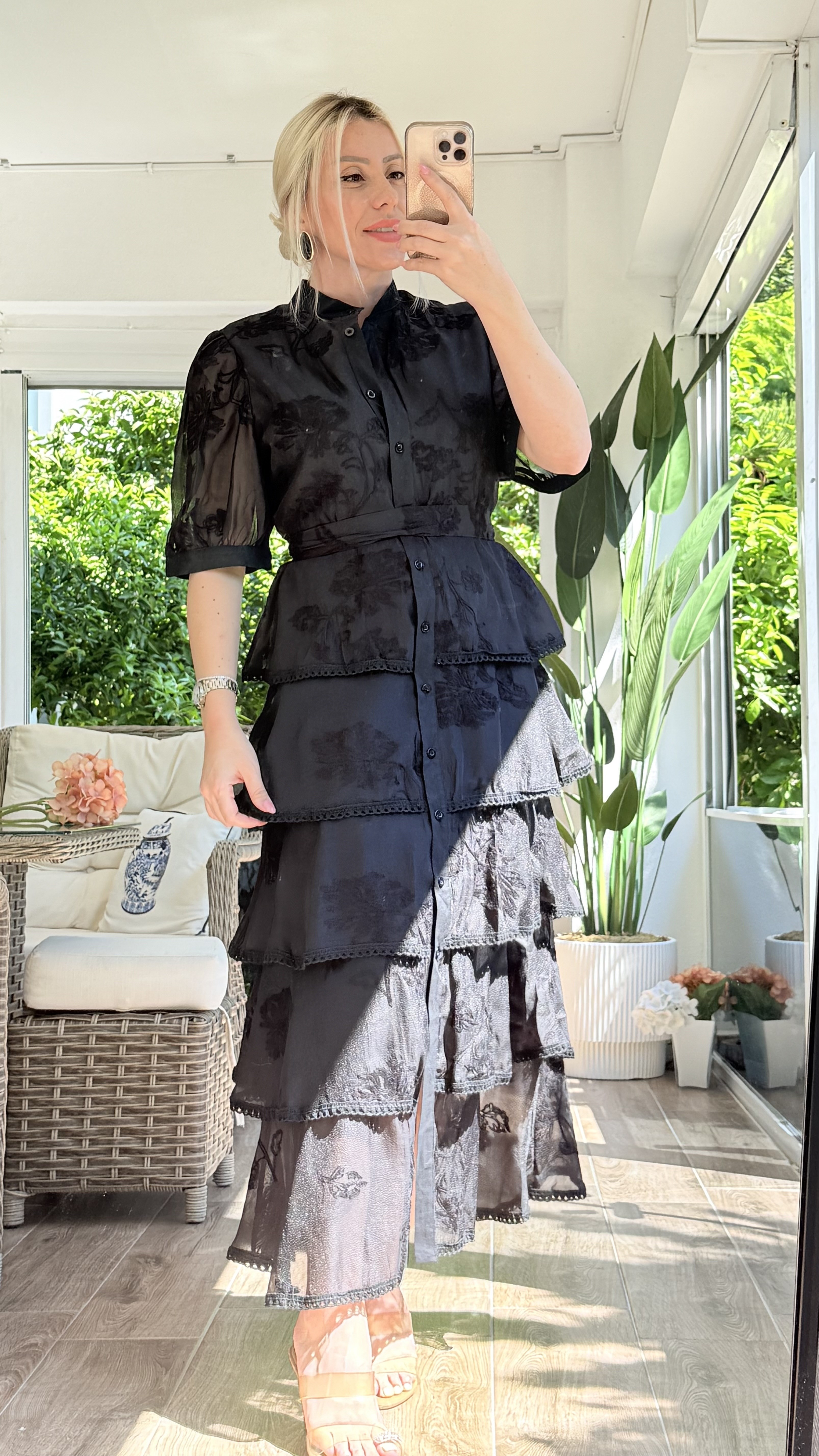 BERİ SİYAH ELBİSE