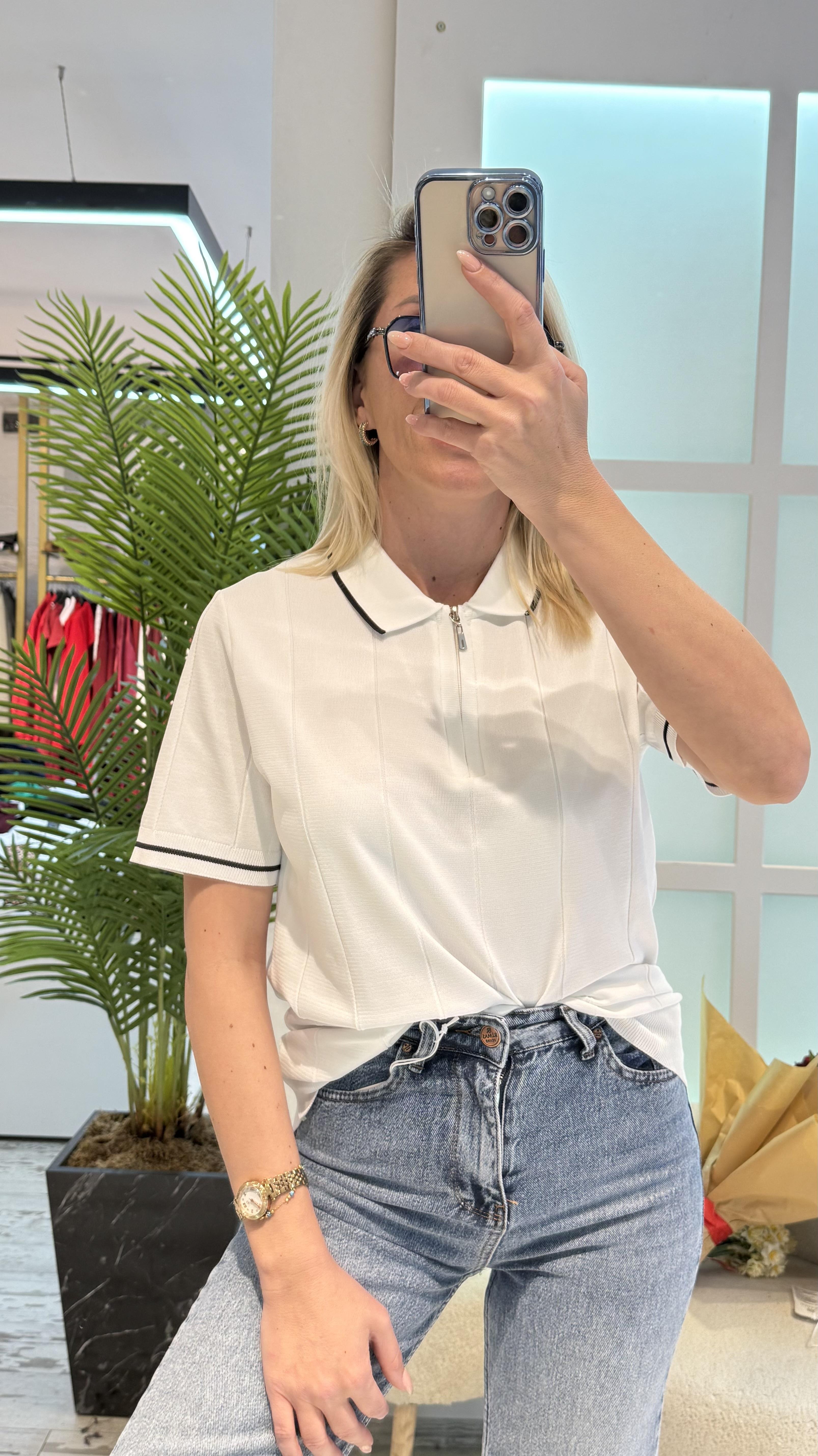 BEYAZ FERMUAR DETAY TRİKO TSHİRT