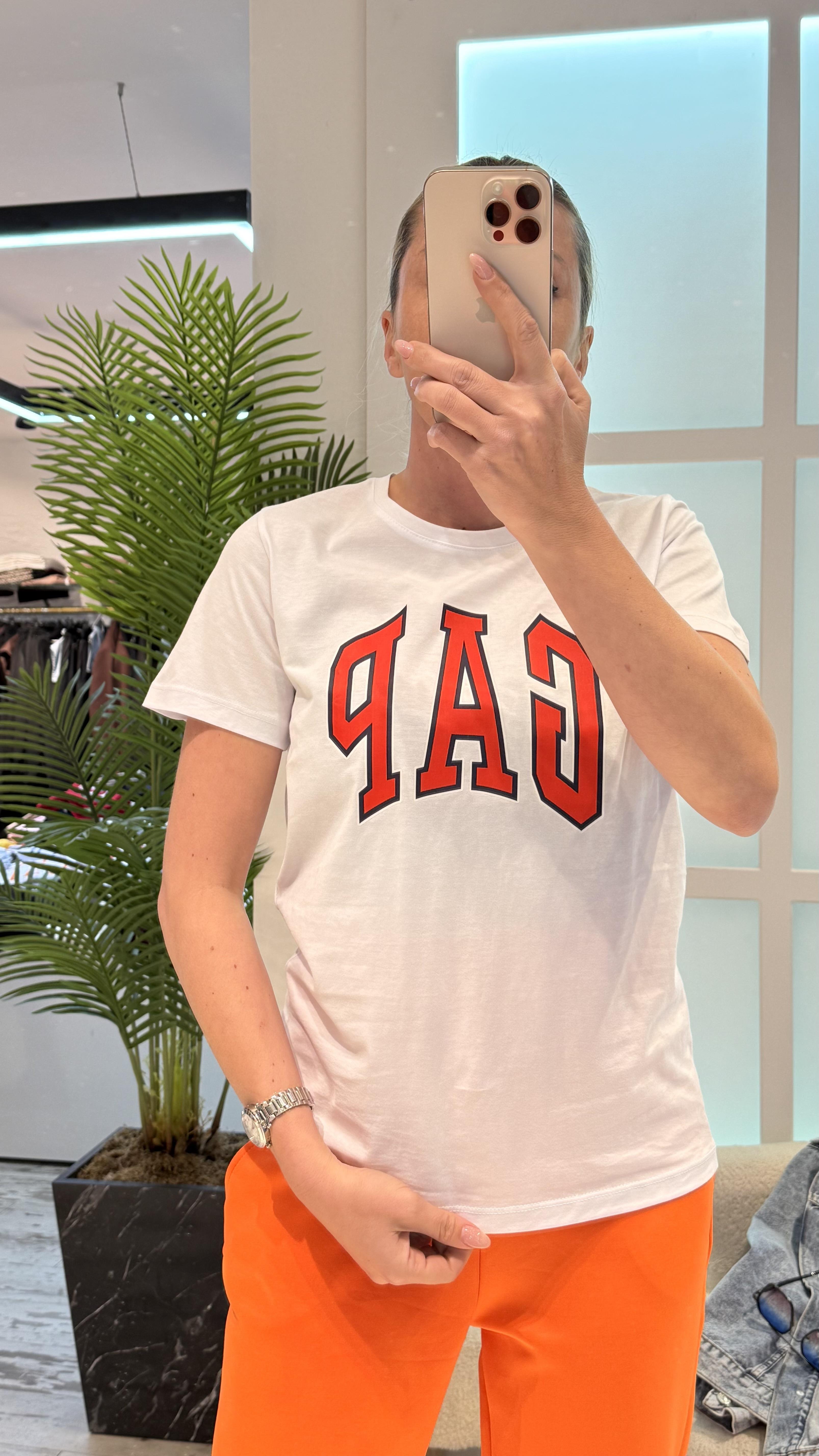RİVEN ÖNÜ KIRMIZI YAZILI TSHIRT