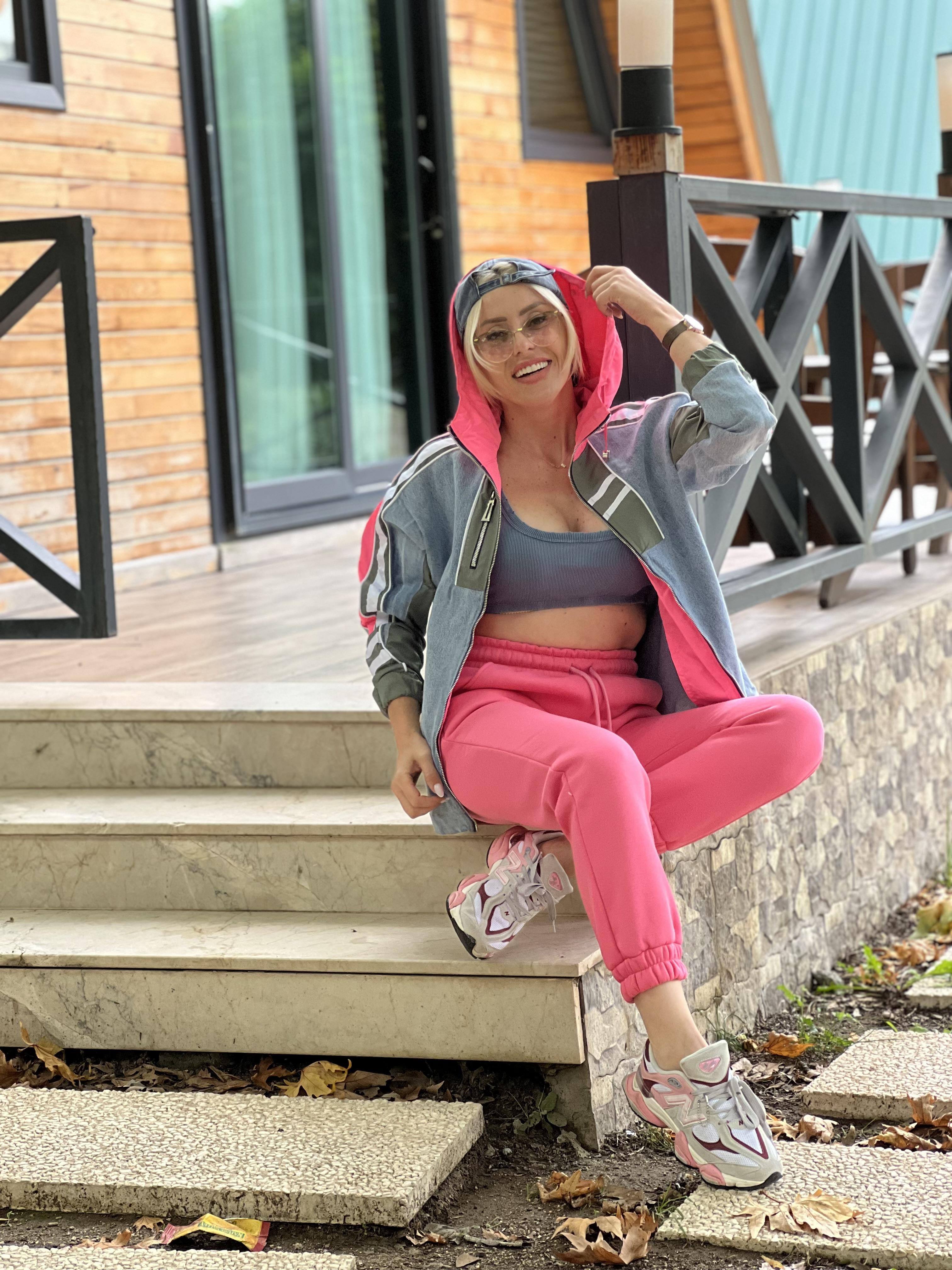 BODY PEMBE EŞOFMAN