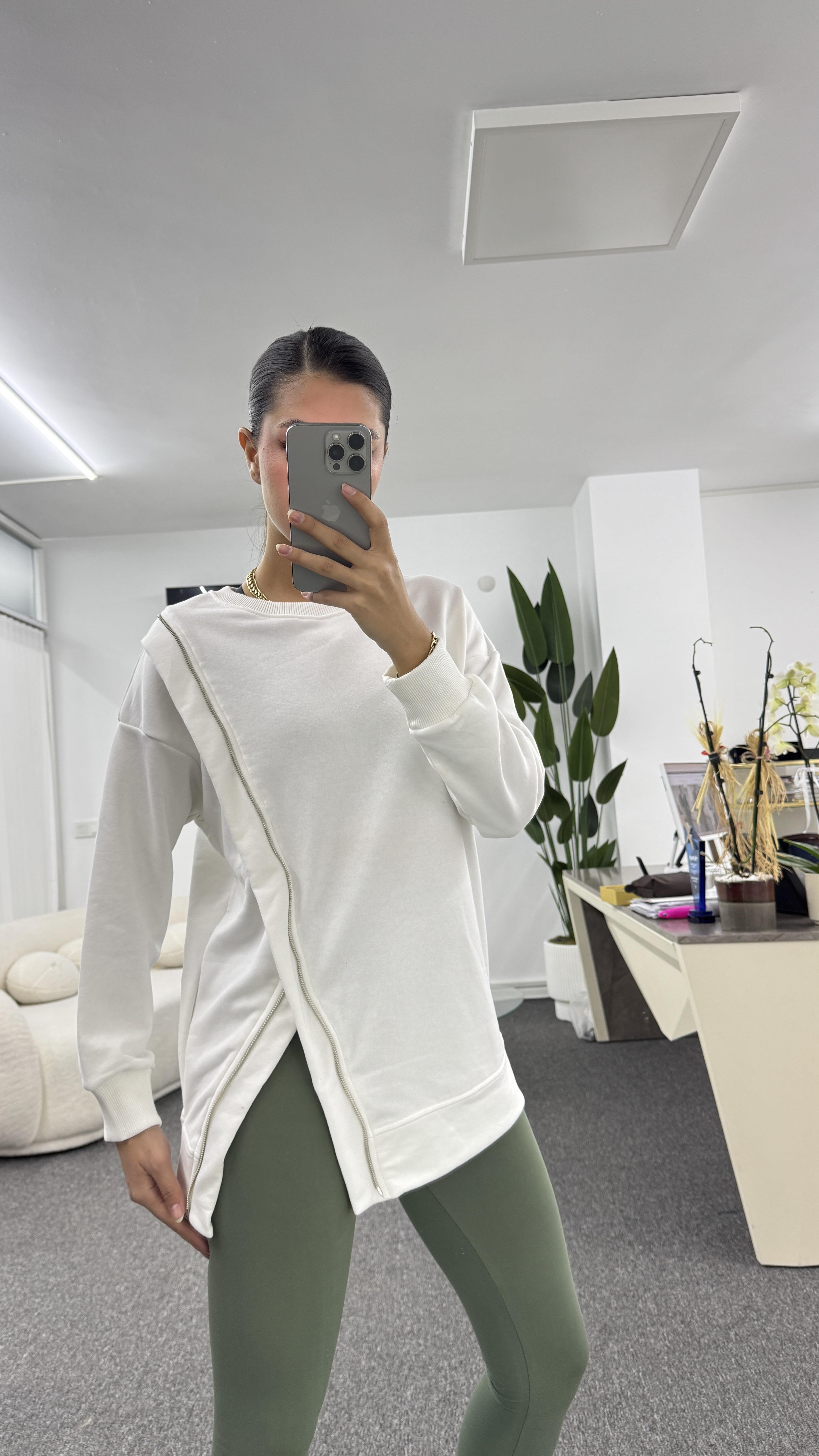 HENRY FERMUAR DETAYLI BEYAZ SWEATSHIRT