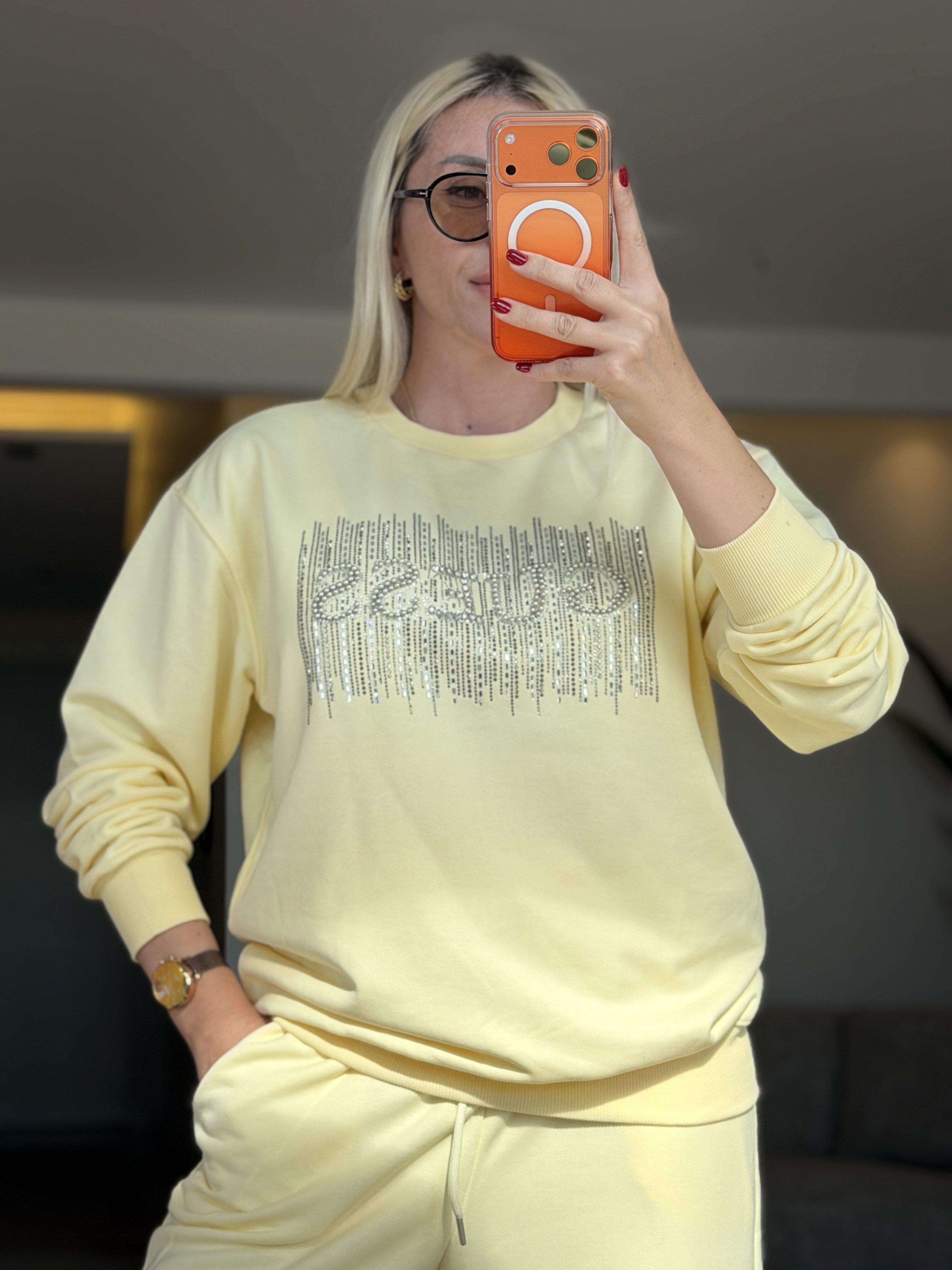 HURA SARI SWEATSHIRT