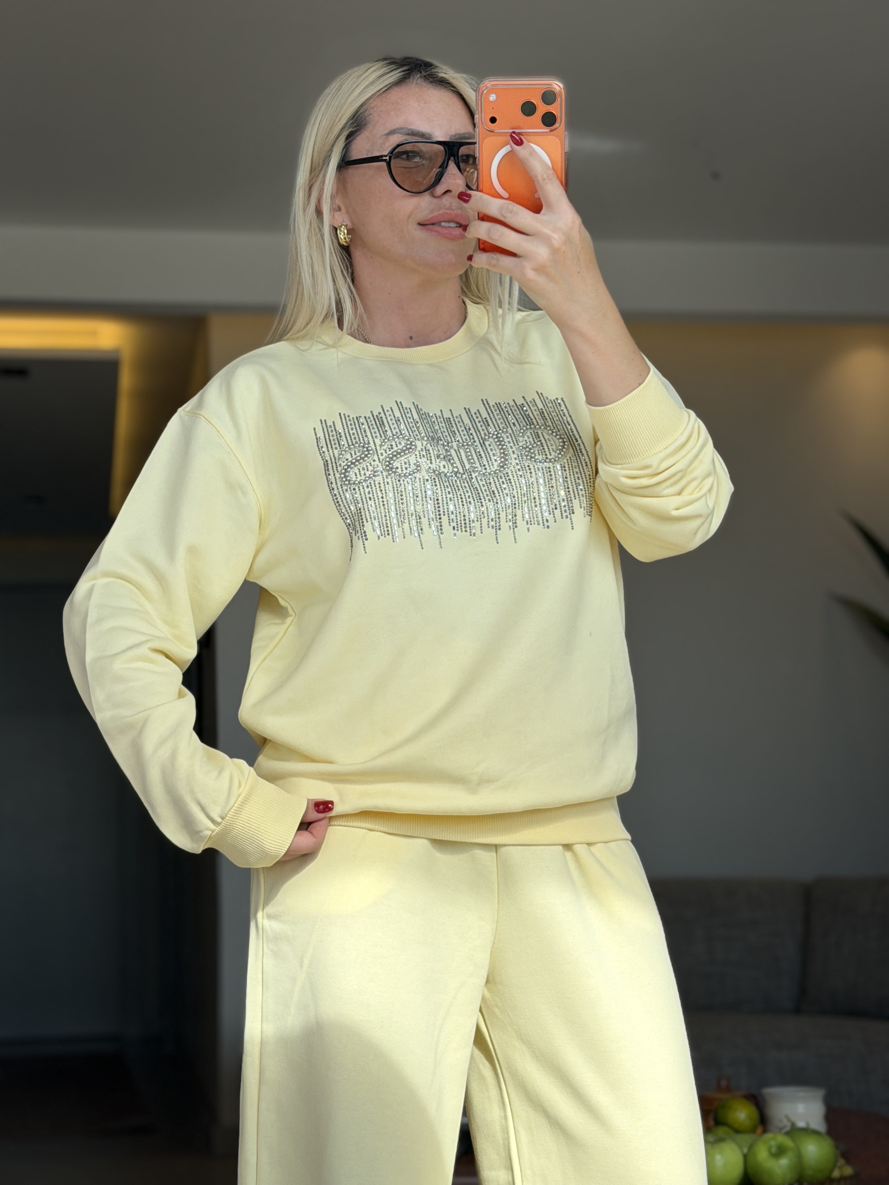HURA SARI SWEATSHIRT