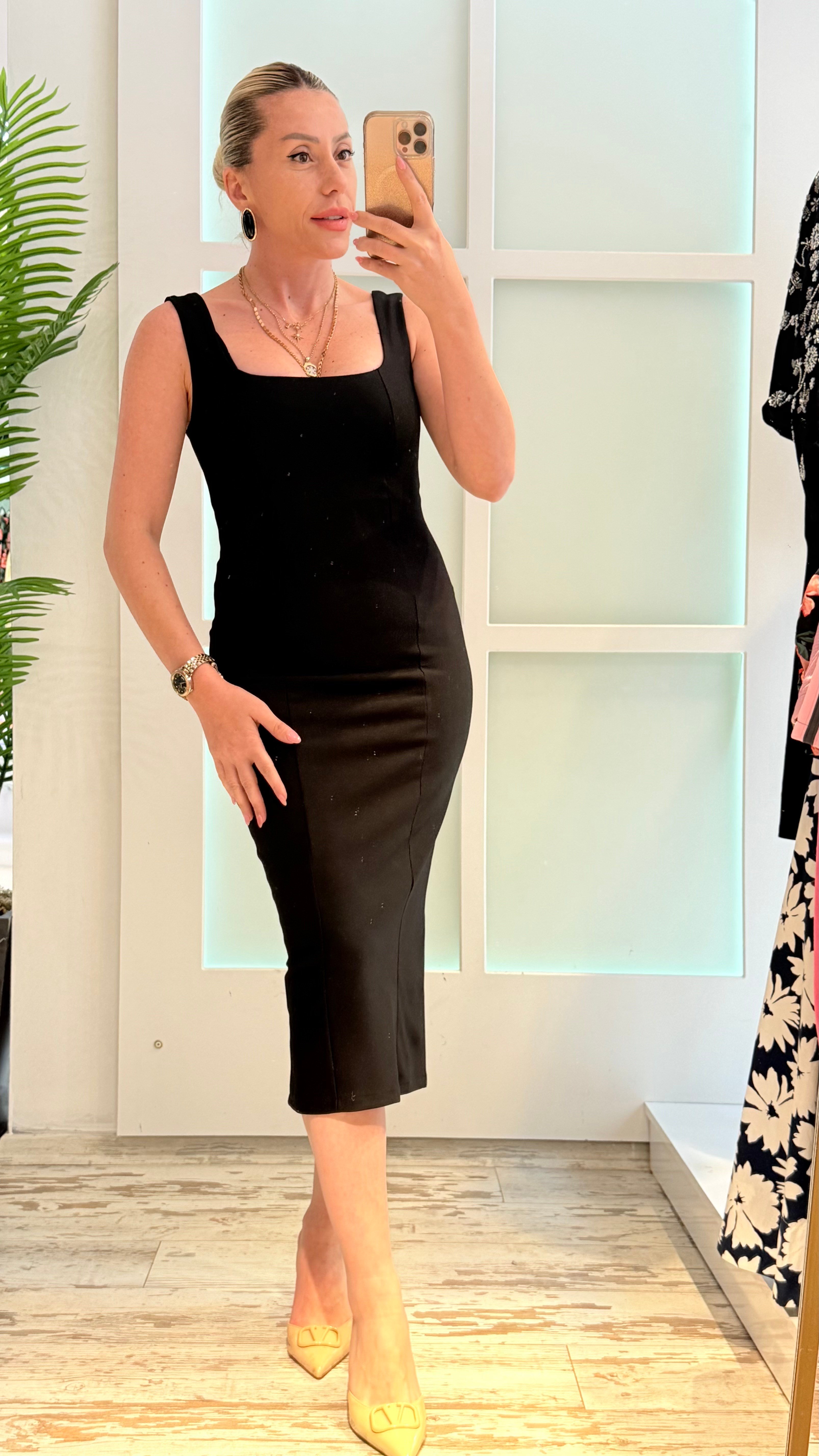 LEMS SİYAH KARE YAKA ELBİSE