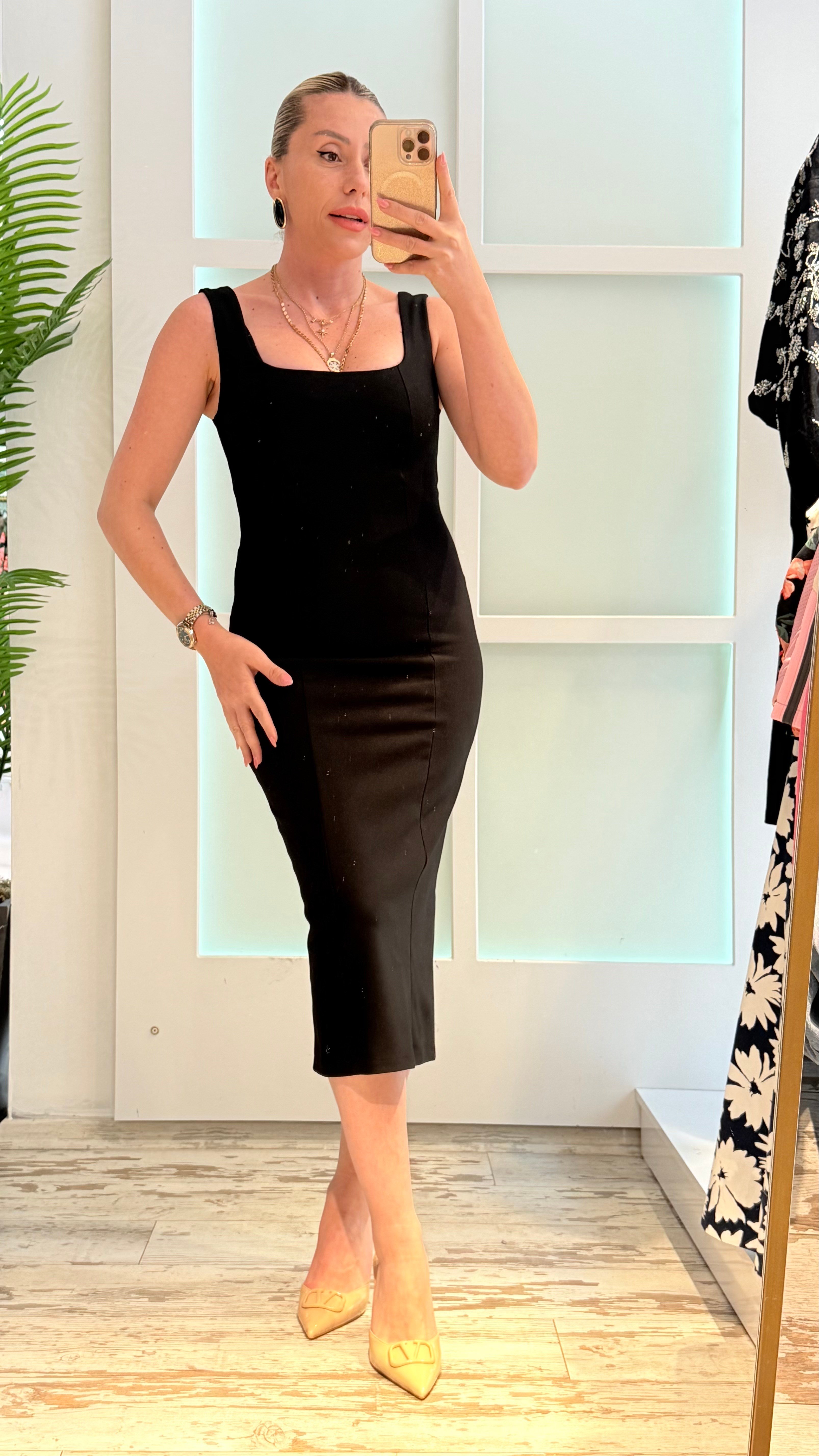 LEMS SİYAH KARE YAKA ELBİSE