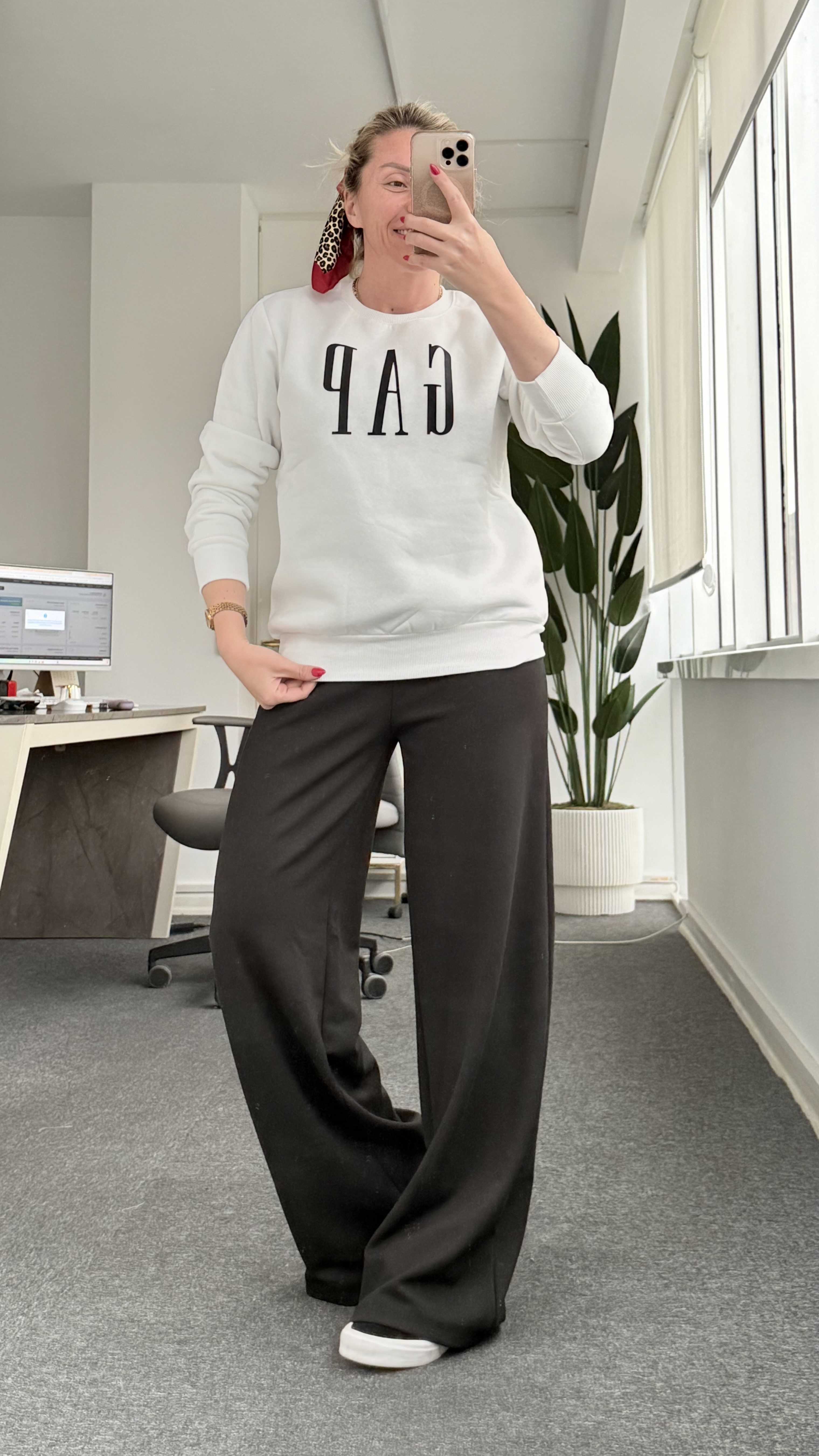 LOLE SİYAH YAZILI SWEATSHIRT