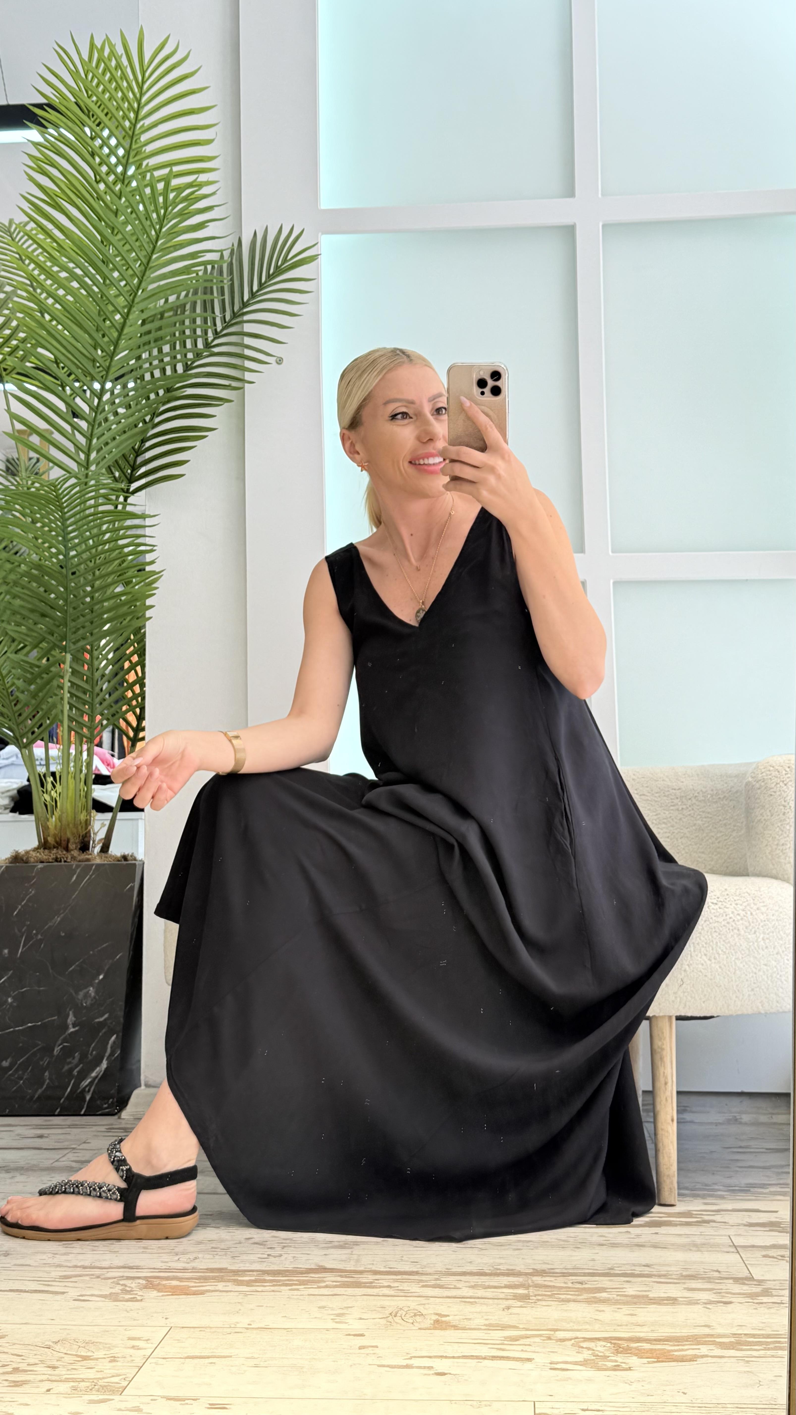 MERİ SİYAH ELBİSE 