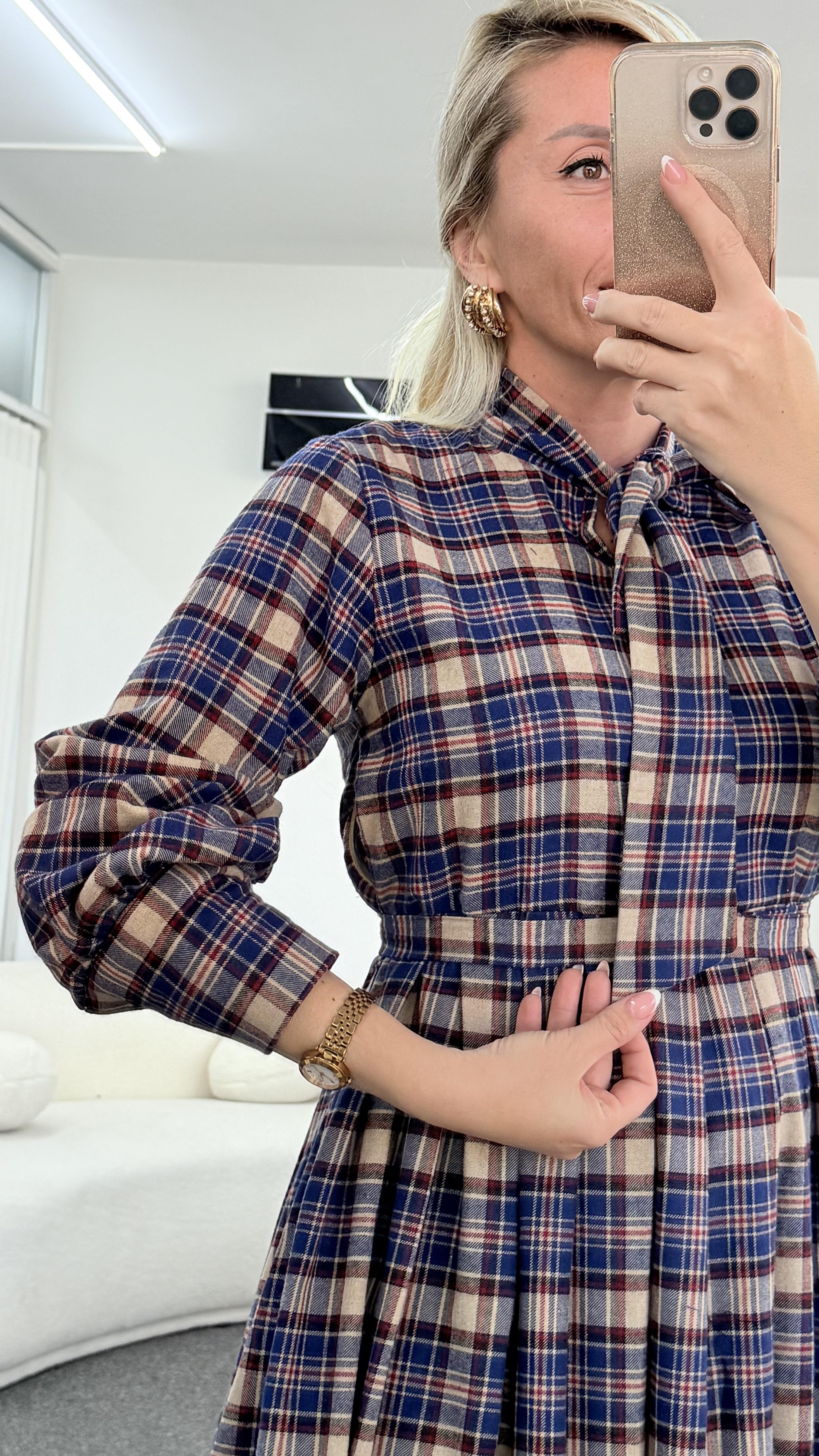 RELLE EKOSE LACİVERT ELBİSE 