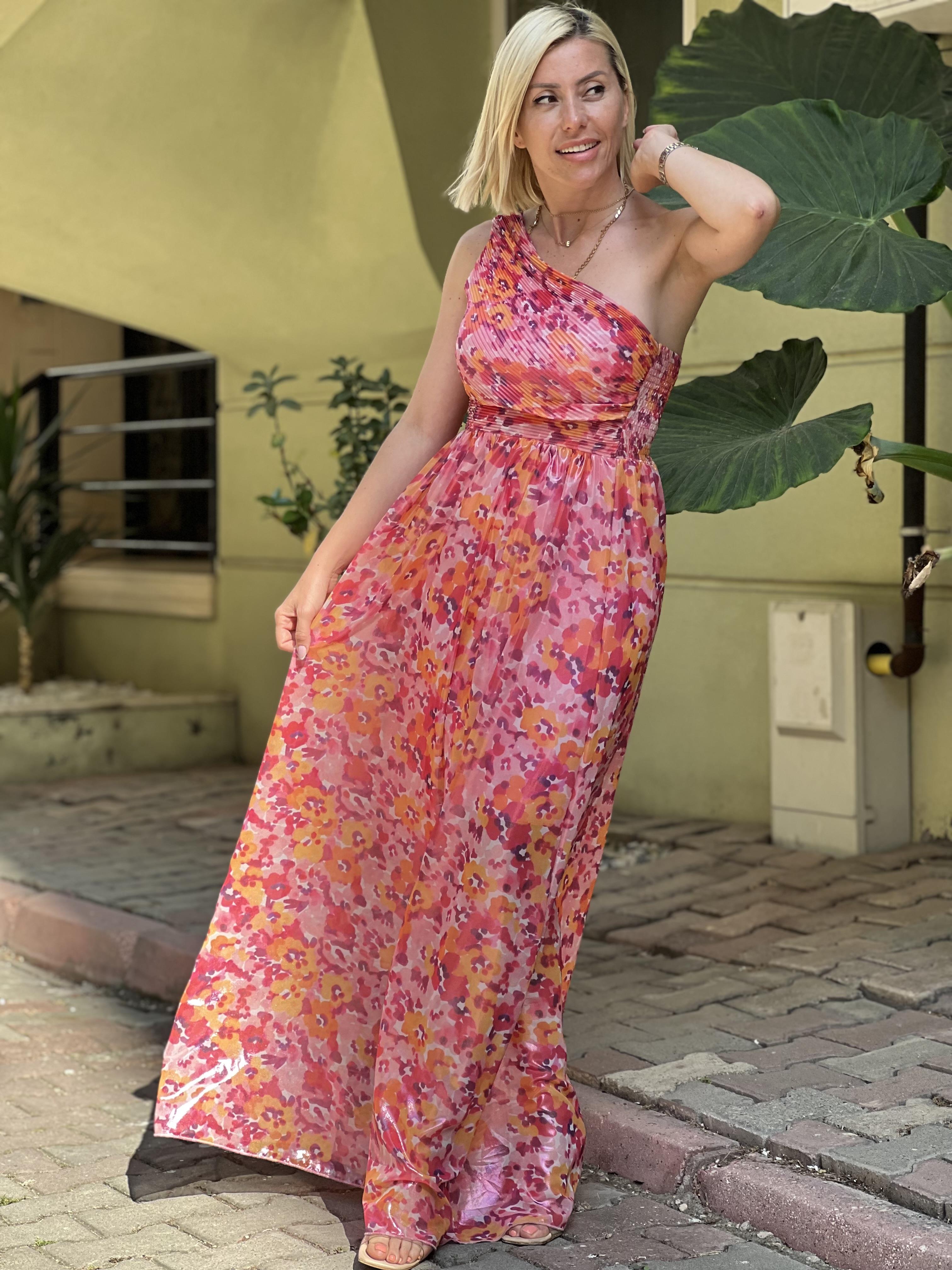 TEK OMUZ PEMBE ELBİSE 