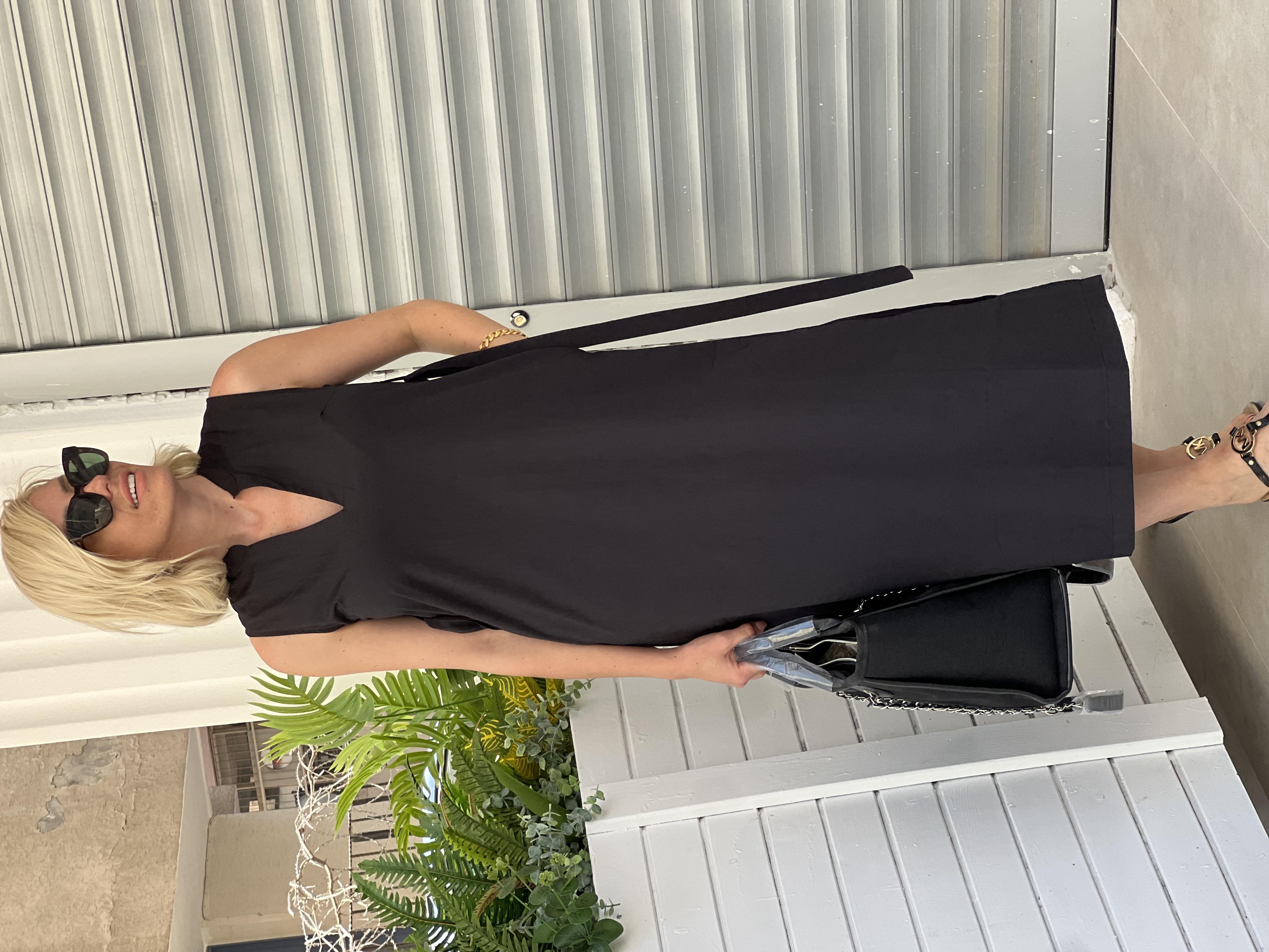 BLACK V YAKA SİYAH UZUN ELBİSE 