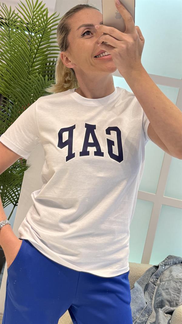  BEYAZ ÖNÜ LACİVERT YAZILI GAP TSHIRT
