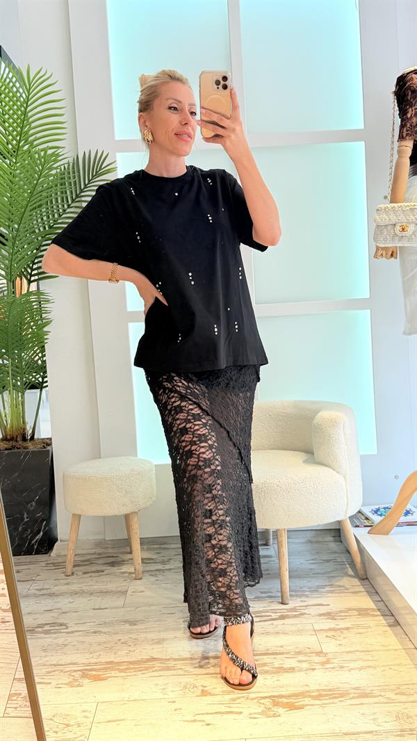 BELİN SİYAH İNCİ DETAYLI TSHRT 