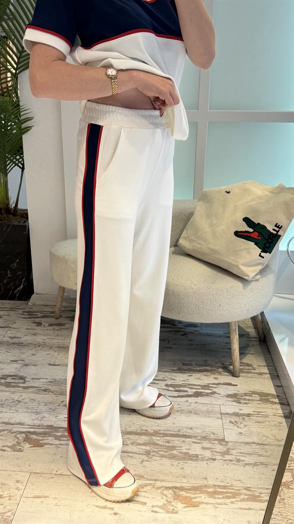 BEYAZ LACİVERT ŞERİTLİ EŞOFMAN TAKIMI