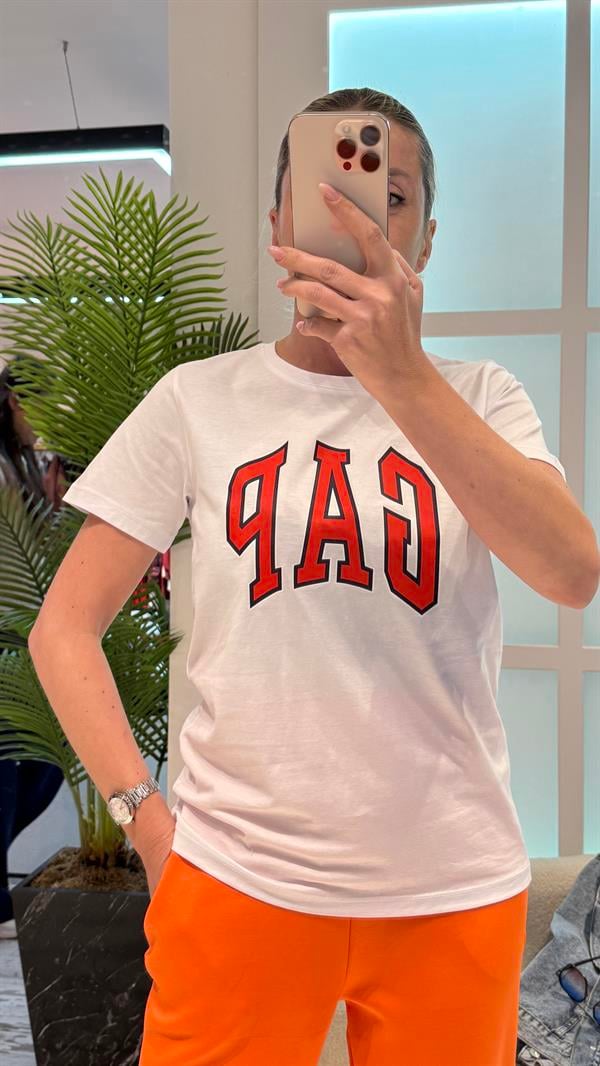 RİVEN ÖNÜ KIRMIZI YAZILI TSHIRT