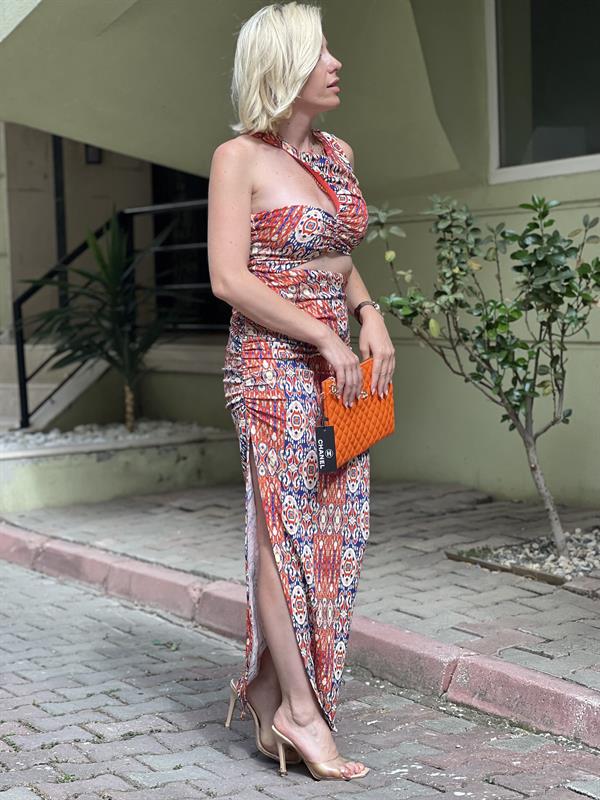 SUZY BÜRÜMCÜK RENKLİ ELBİSE 