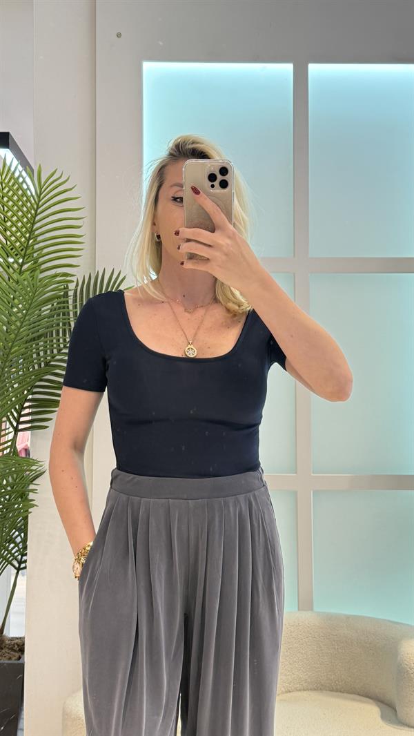 JELLY U YAKA LACİVERT TSHİRT