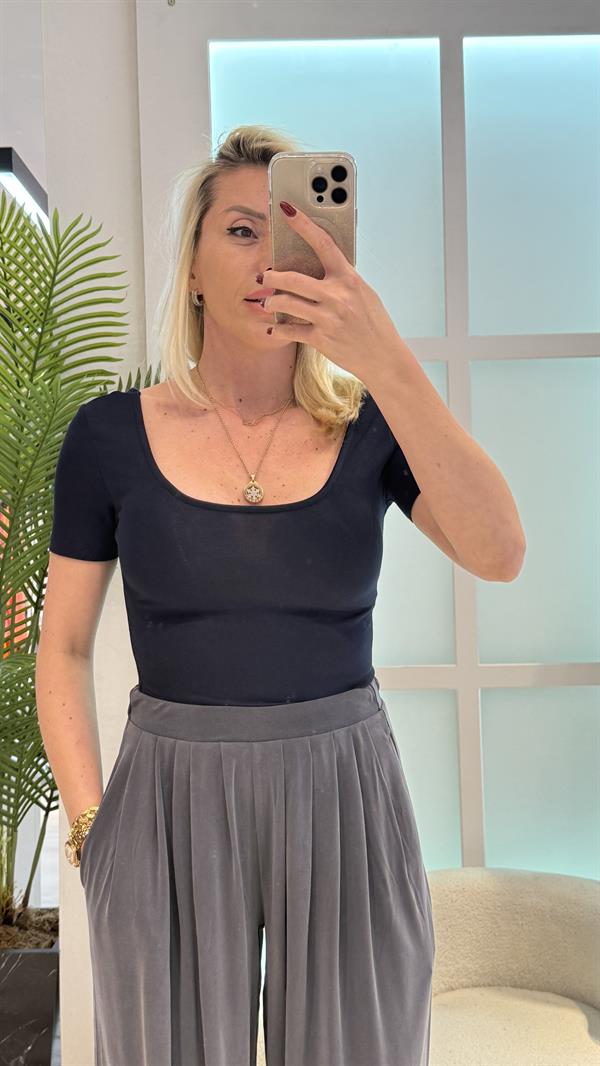 JELLY U YAKA LACİVERT TSHİRT