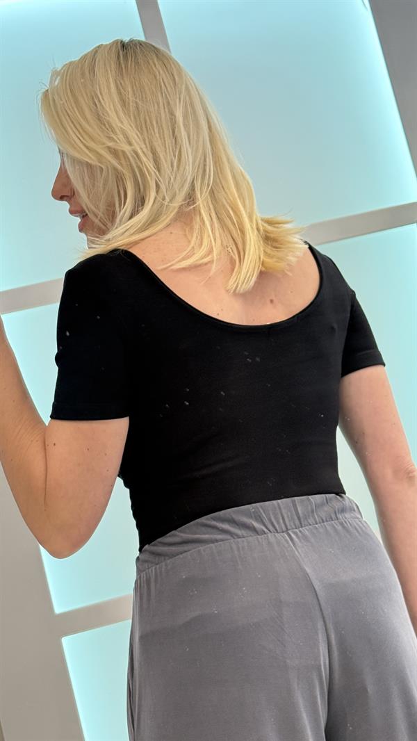 JELLY U YAKA SİYAH TSHİRT