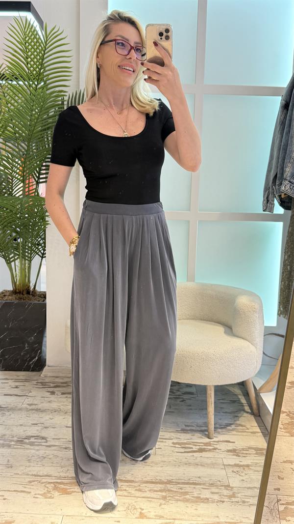 JELLY U YAKA SİYAH TSHİRT