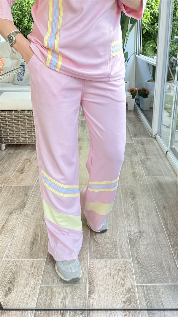 JESLA PEMBE ŞERİTLİ TAKIM 