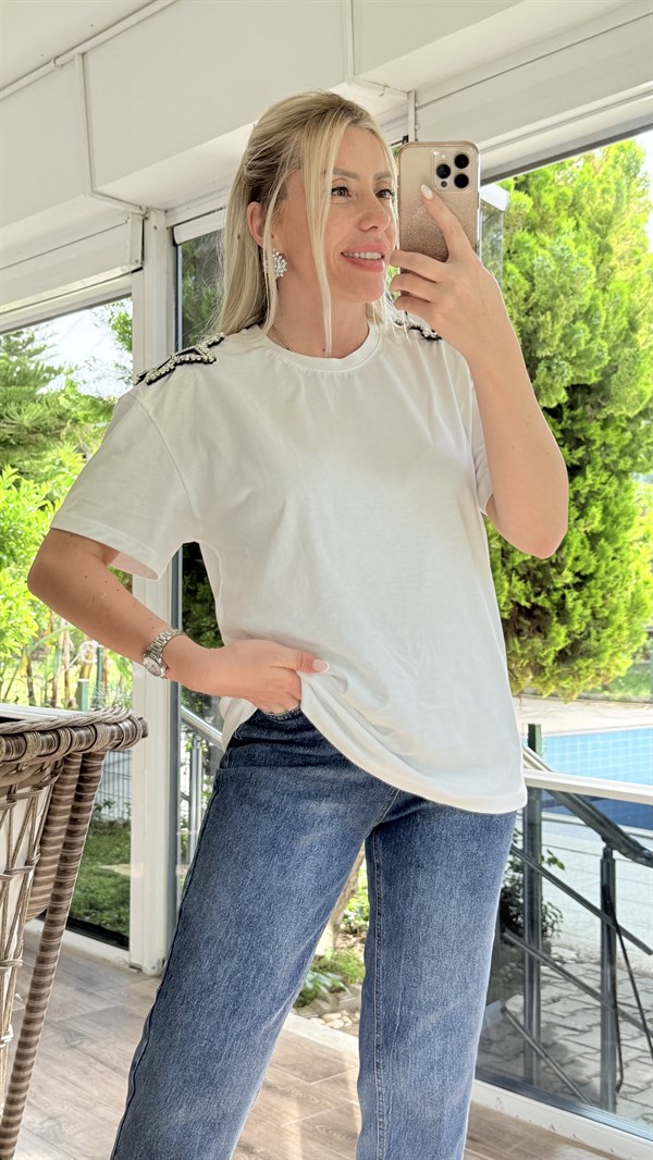 JESSY BEYAZ YILDIZ DETAYLI TSHRT 