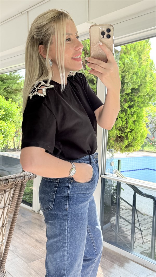 JESSY SİYAH YILDIZ DETAYLI TSHRT 