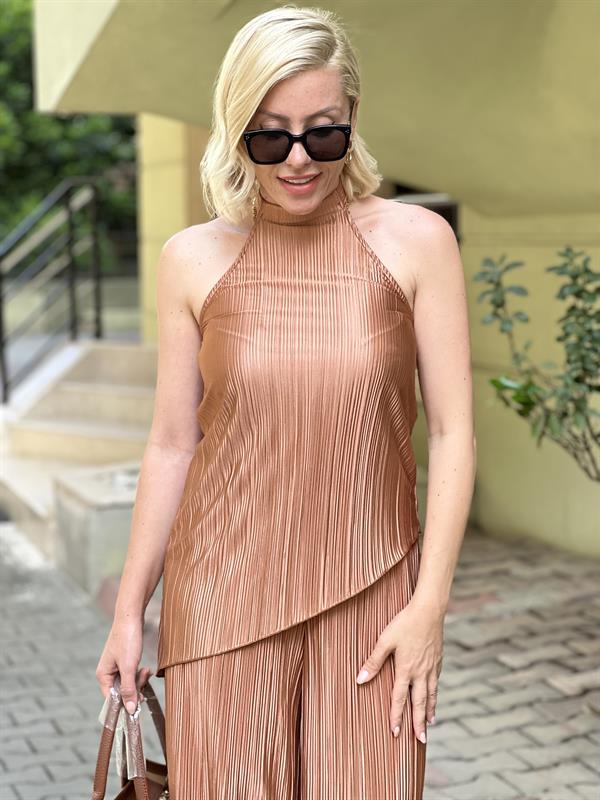 KAHVERENGİ EVELİNE BOYUNDAN BAĞLAMLI TAKIM