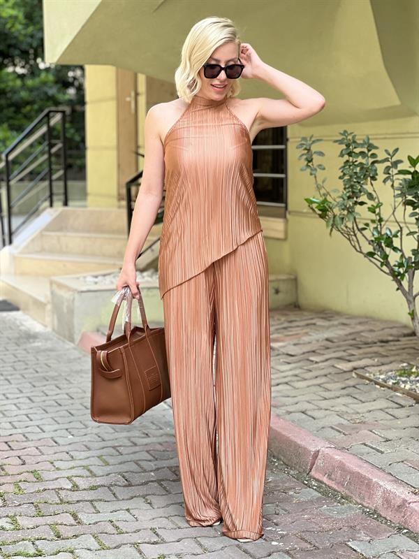 KAHVERENGİ EVELİNE BOYUNDAN BAĞLAMLI TAKIM