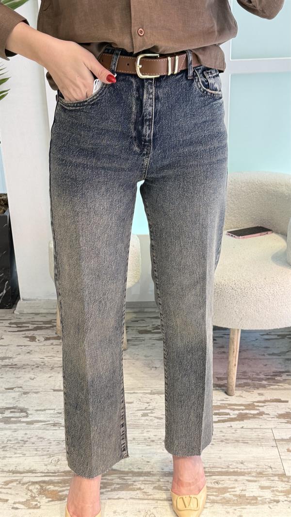 KEMERLİ ESKİTME MODEL MOM JEAN