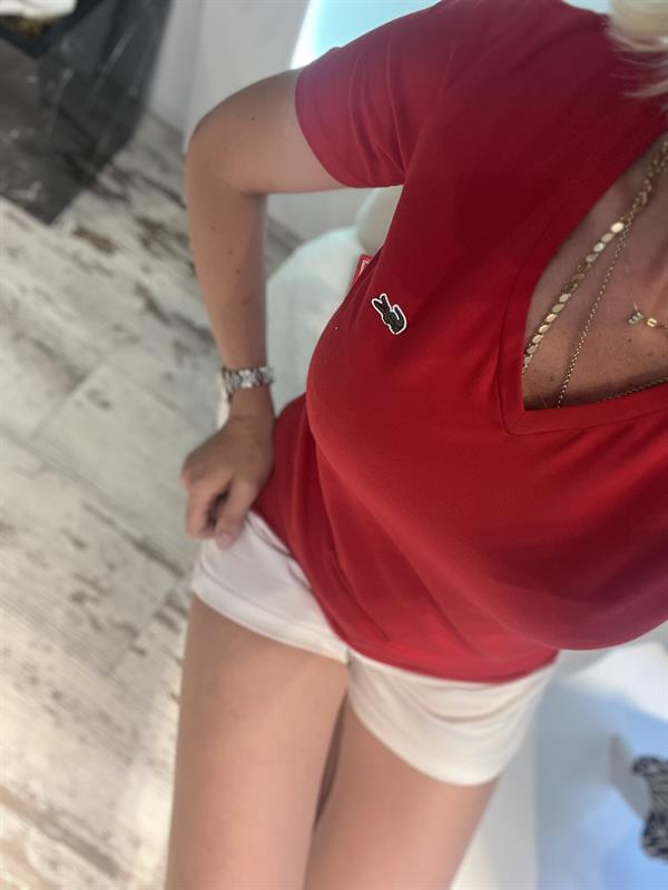 KIRMIZI V YAKA TSHRT 